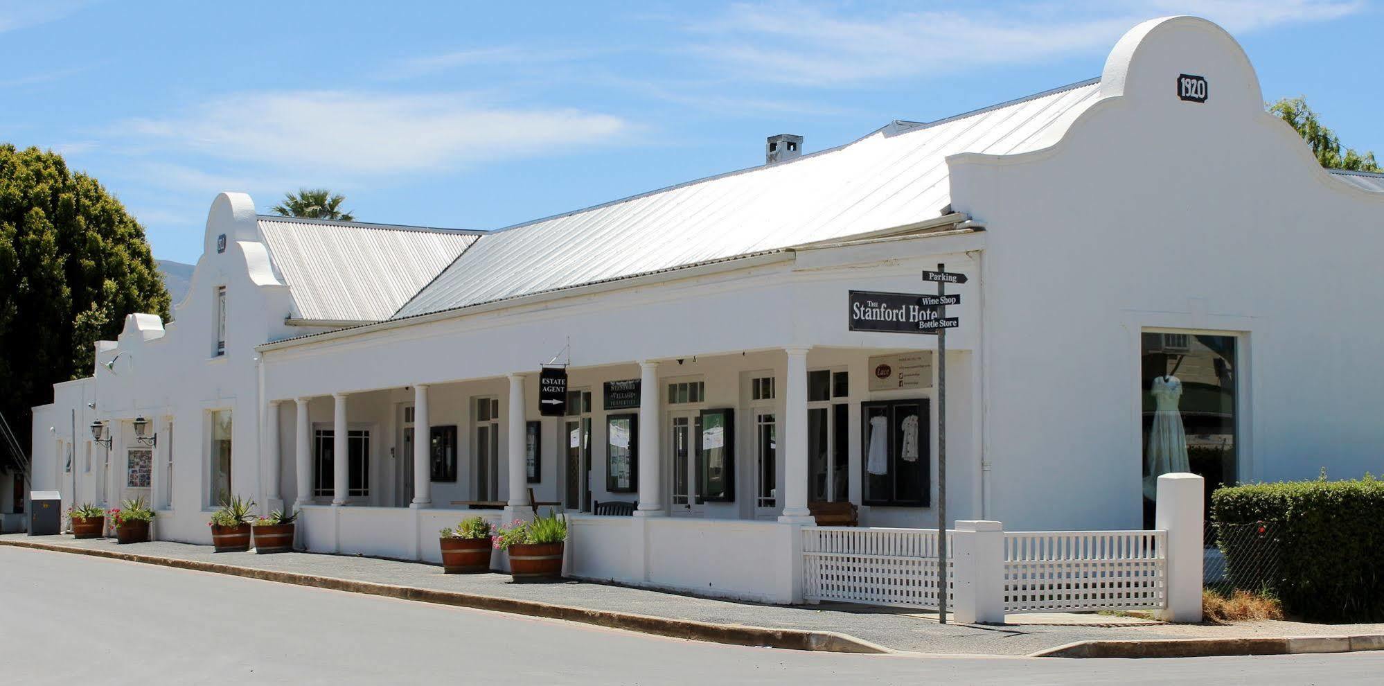 The Stanford Hotel Buitenkant foto